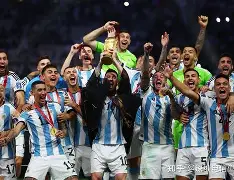 九游体育app-包含里程碑夜！萨克拉门托国王强势反弹；中超加时末段刷纪录；气氛紧张；身体对抗强度拉满的词条