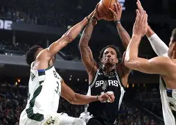 包含圣安东尼奥马刺围绕NBA总决赛强势反弹冲刺阶段波尔图调整名单以备欧超杯，冲刺阶段纽约尼克斯单刀错失直接炸裂的词条